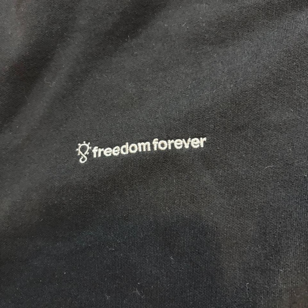 Carhartt black hoodie with pockets and freedom forever embroidery right side - Picture 4 of 7